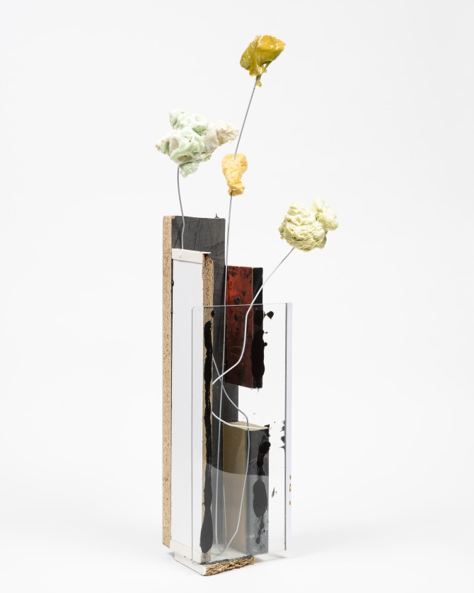 Vase+Flowers_35x35x55_cm_Spanplatte_Wäscheständer_PU_Schaum_Kühlschrankglas_Silikon_2021
