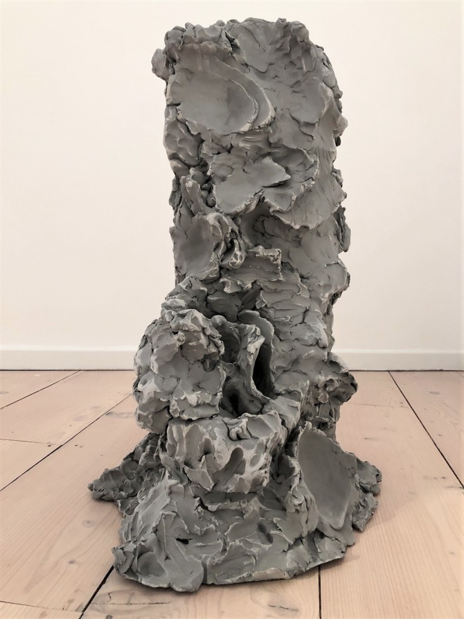 xStella Geppert, Climbing up together, aus der Serie Two feet Seven Inches, 2018, Kopenhagen, performative Skulptur, ca_edited